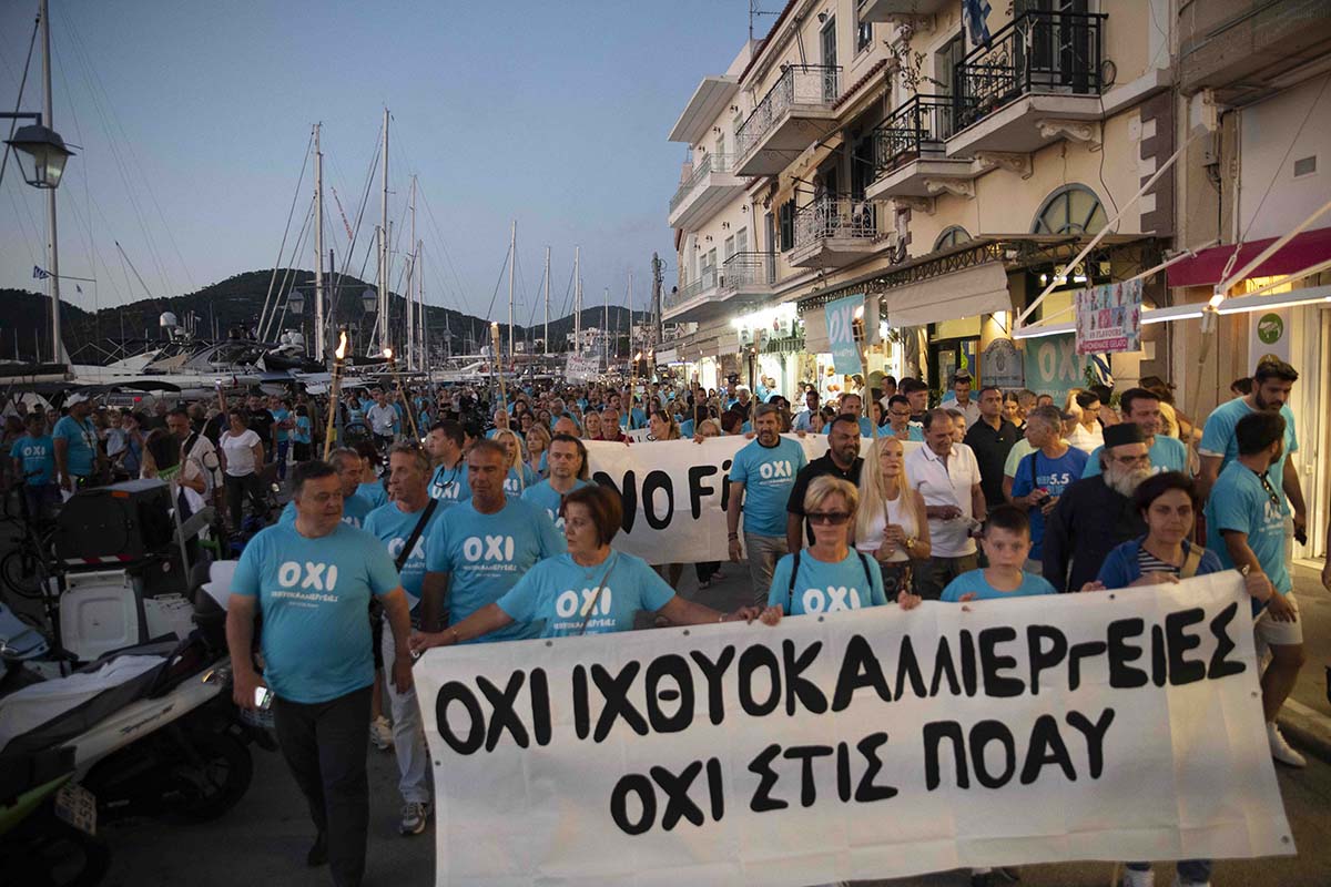 ΧΙΛΙΑΔΕΣ ΠΟΛΙΤΕΣ ΣΤΟΝ ΠΟΡΟ ΚΑΤΑ ΤΗΣ ΑΝΕΞΕΛΕΓΚΤΗΣ ΕΠΕΚΤΑΣΗΣ ΤΩΝ ΙΧΘΥΟΚΑΛΛΙΕΡΓΕΙΩΝ