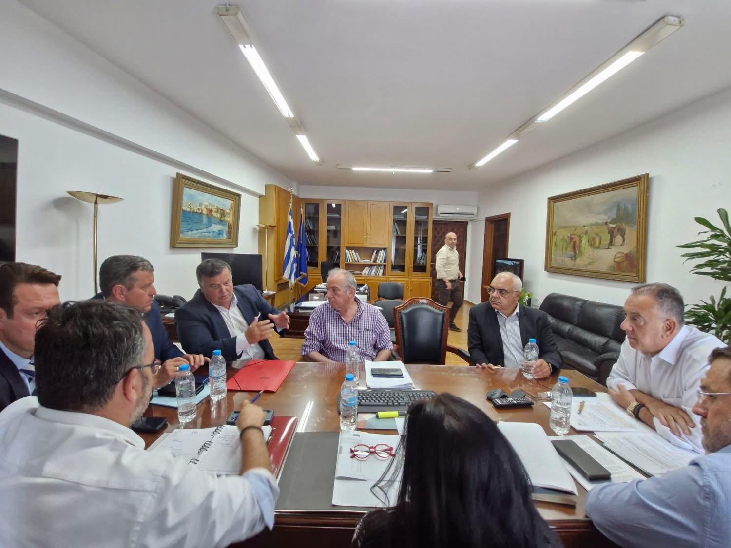 Ο ΔΗΜΑΡΧΟΣ ΠΟΡΟΥ ΣΤΟΝ ΥΦΥΠΟΥΡΓΟ ΚΕΛΛΑ ΓΙΑ ΤΟ ΕΙΔΙΚΟ ΧΩΡΟΤΑΞΙΚΟ ΤΩΝ ΥΔΑΤΟΚΑΛΛΙΕΡΓΕΙΩΝ
